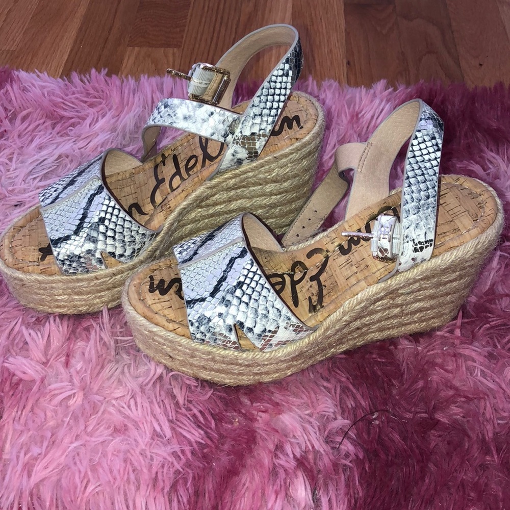 Store sandals